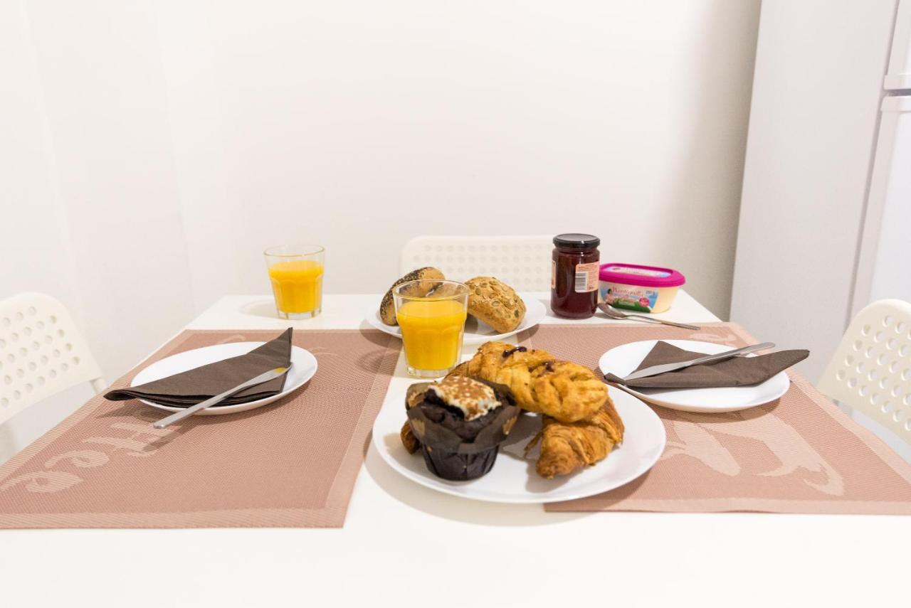 Ole Hostels Malaga Zambrano ภายนอก รูปภาพ
